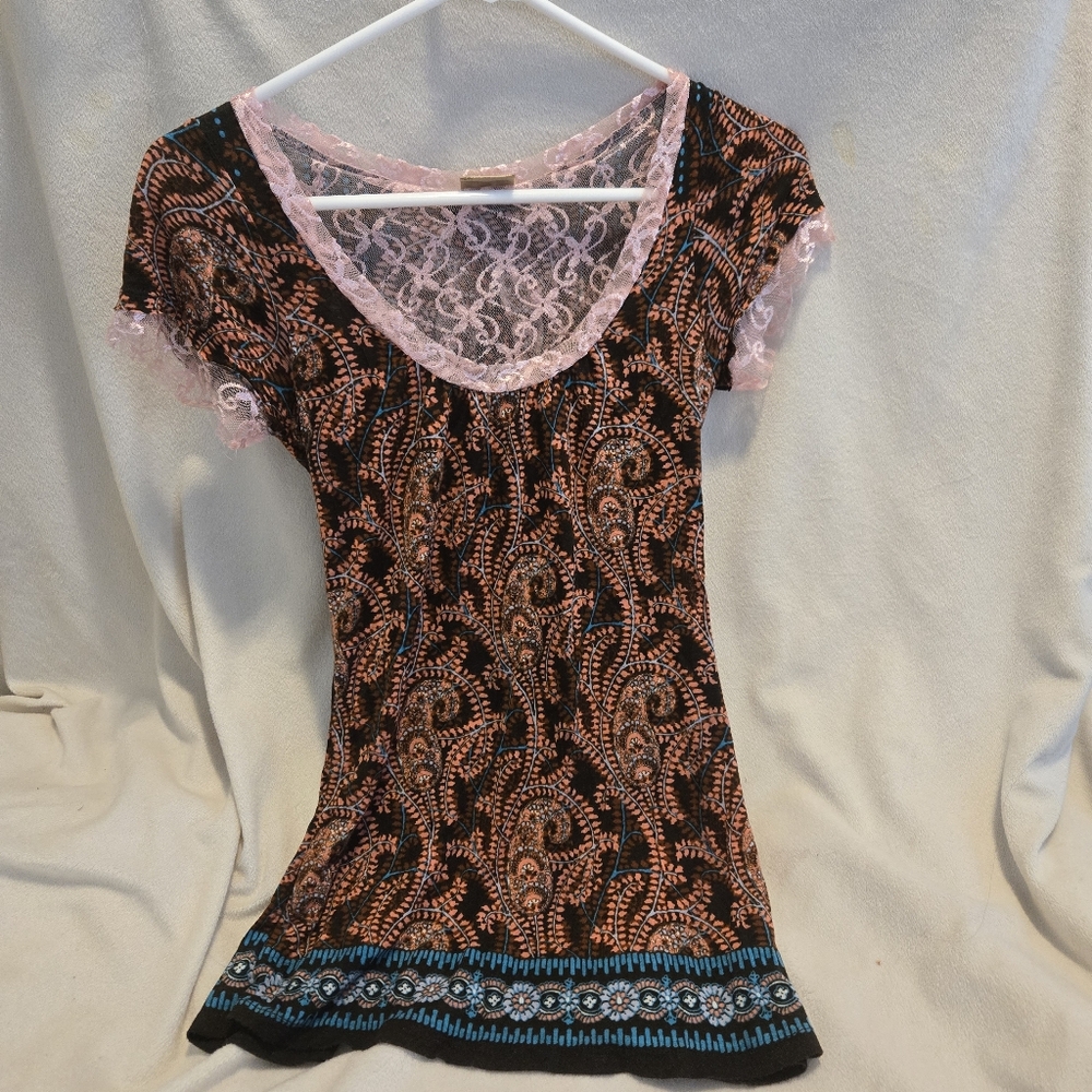 Daytrip Paisley Lace Trim Short sleeve shirt Top Size Small